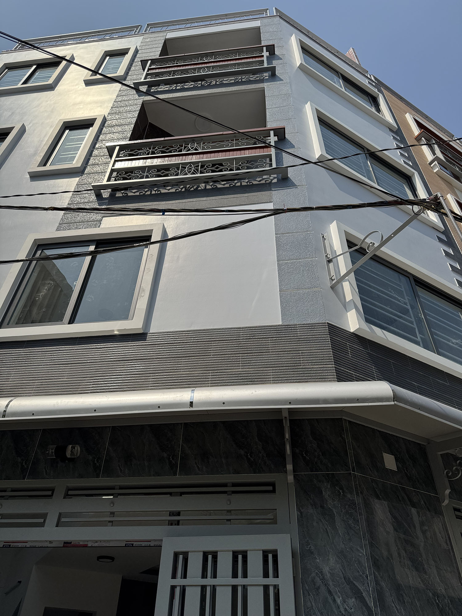 Chính thức mở bán biệt thự mini 3 lầu HXH VF5 khu cao cấp Hoàng Diệu - Trước nhà có sân đỗ ôtô